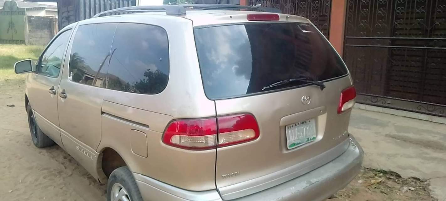 A picture of 2001 Toyota sienna 2001 Toyota sienna