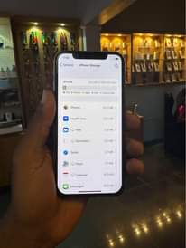 A picture of i phone x gb 256