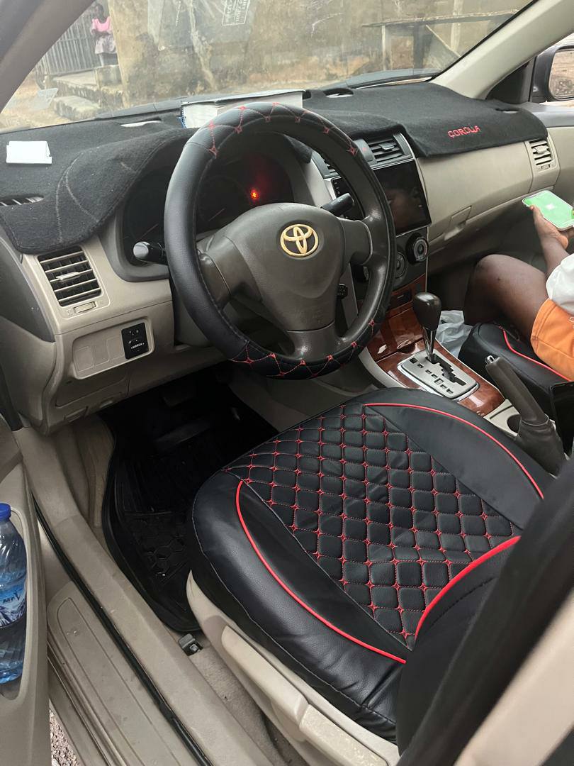 A picture of TOYOTA COROLLA 2010 XLE