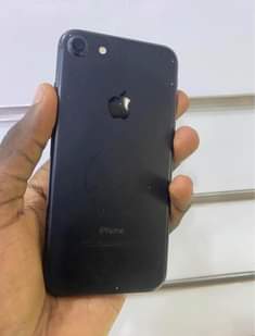 A picture of iPhone 7 128GB