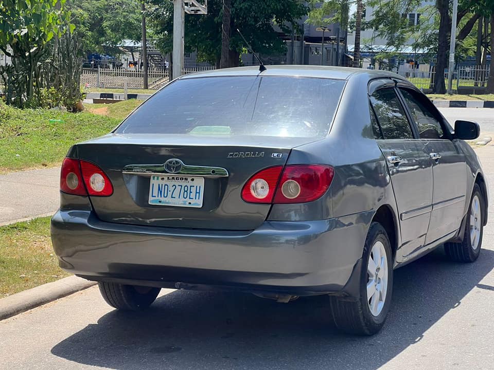 A picture of Super sharp Toyota Corolla le 07 model with engine and