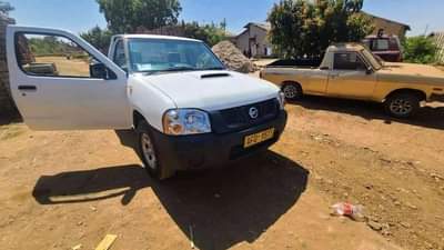 used nissan np300