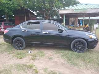 A picture of Honda Accord 2009 Model. 4 plugs