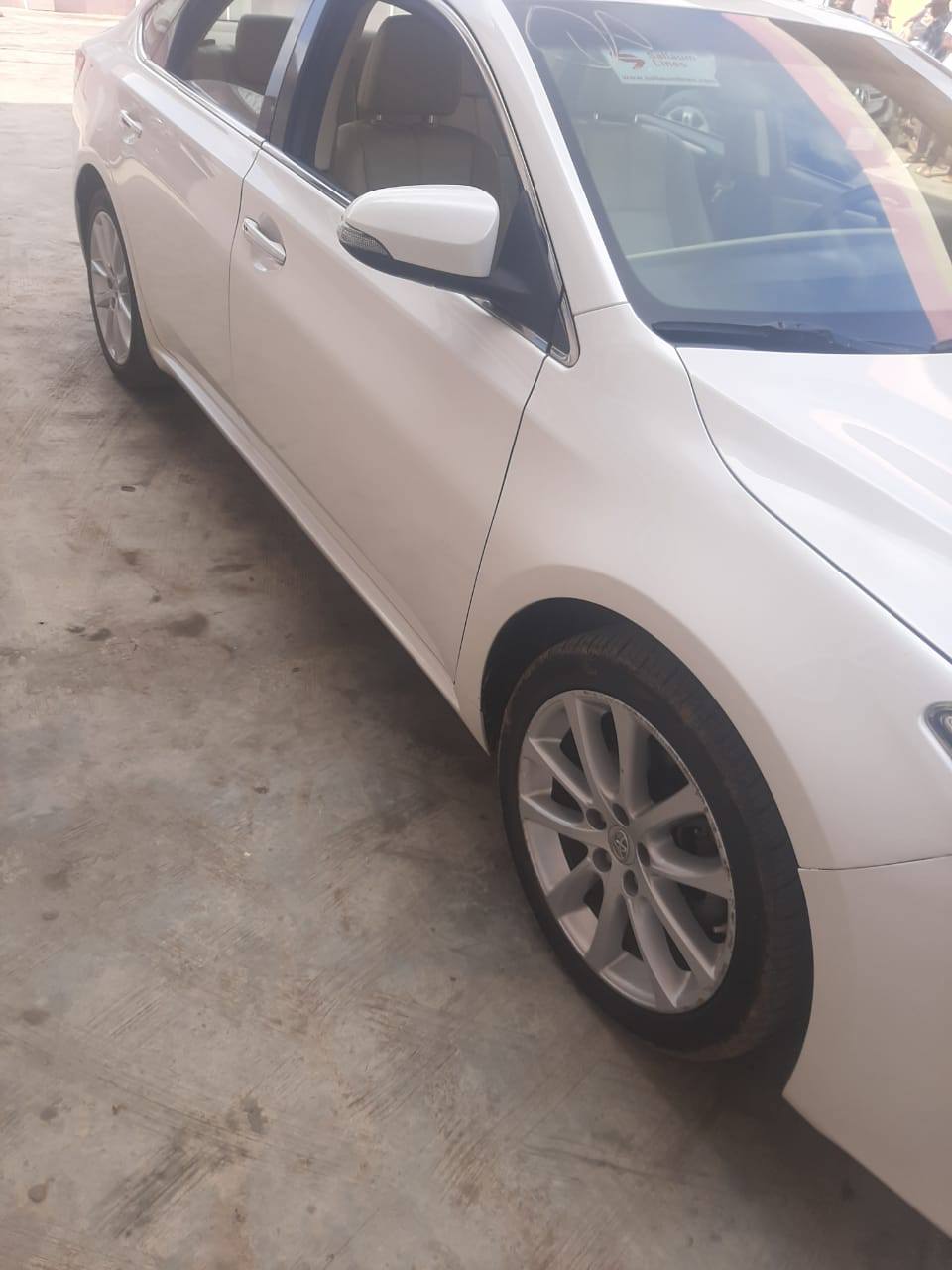 A picture of Toyota avalon