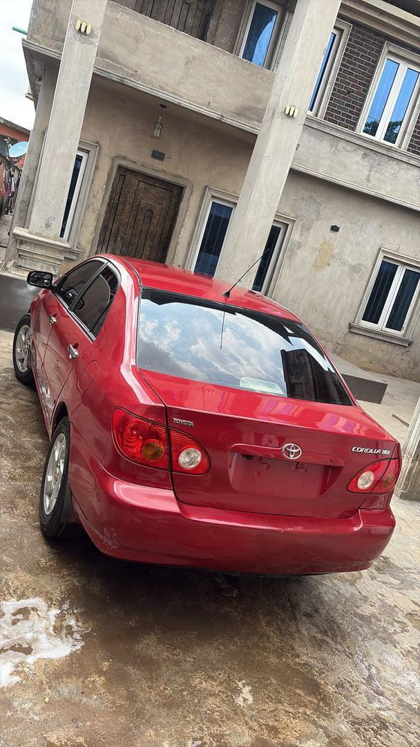 A picture of Toyota Corolla LE 05