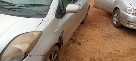 A picture of VITZ MAUNAL TRANSMISSION 6.5m Call 0701488581 What s app 0776417404