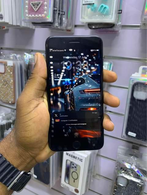 A picture of IPHONE 8 64
