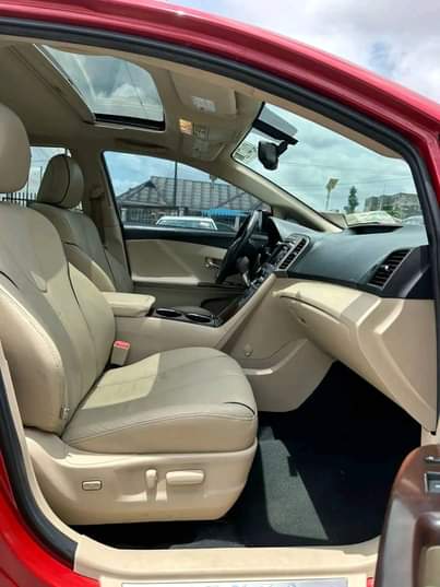 A picture of DIRECT TOKUNBO 2011 TOYOTA VENZA AWD Double Panoramic Roof Thumbstart