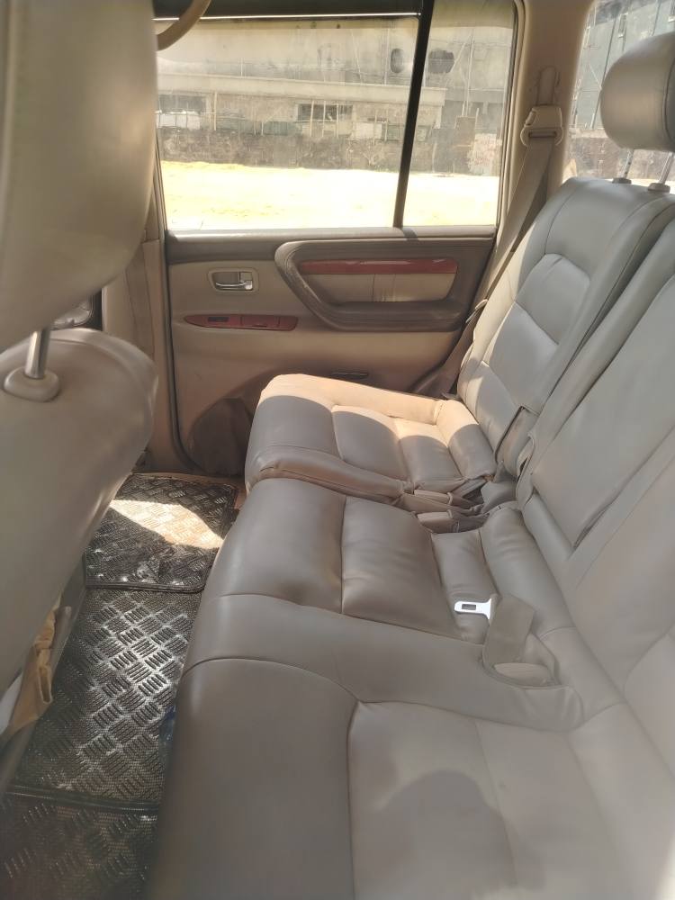 A picture of Lexus LX 570 2004