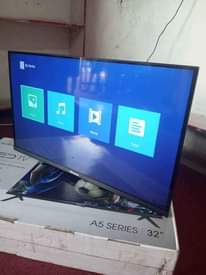 A picture of 32 inches led hisense digital flat screen flameless