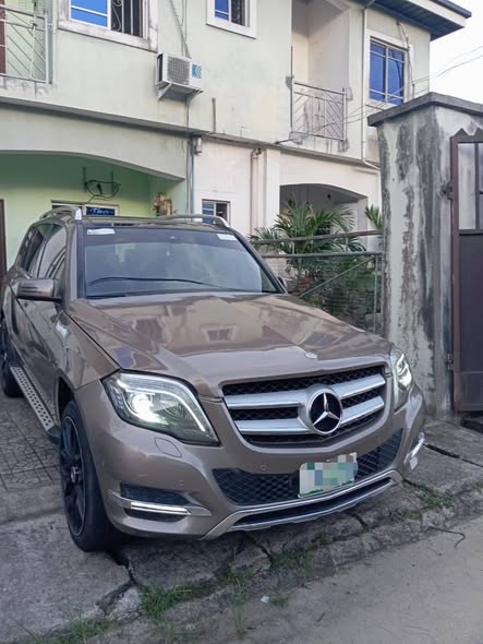 A picture of MERCEDES GLK350 2011