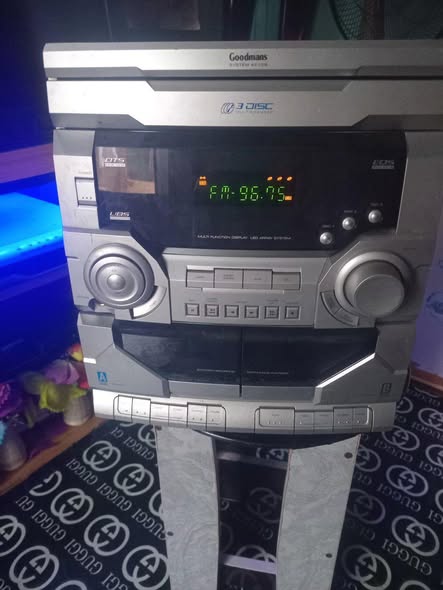 A picture of Goodmans 3loader cd player