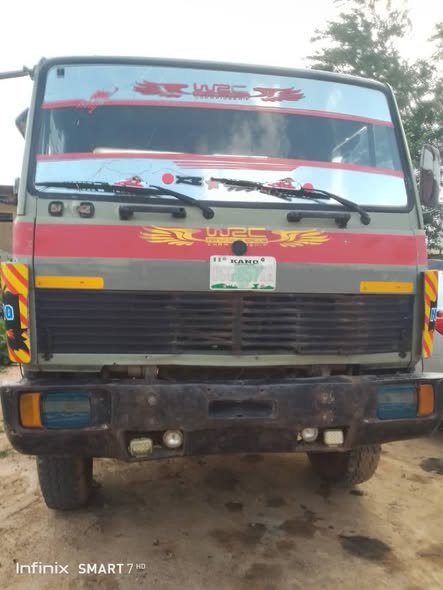 A picture of Mercedes tipper 08051869878