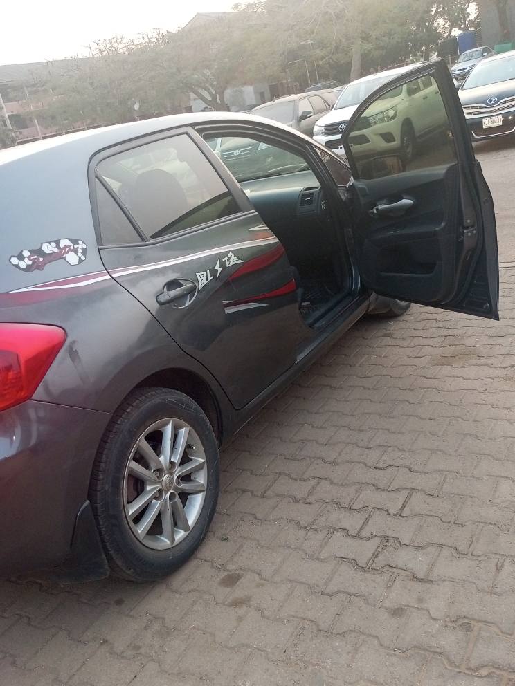 A picture of Toyota auris