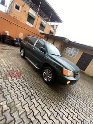 A picture of Neat Registered Toyota Highlander 2002 2003 Oven Baked neatly on