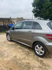A picture of First body Benz B200