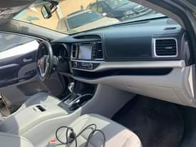 A picture of Toks Standard Toyota Highlander 2015 XLE 25 3M LAST