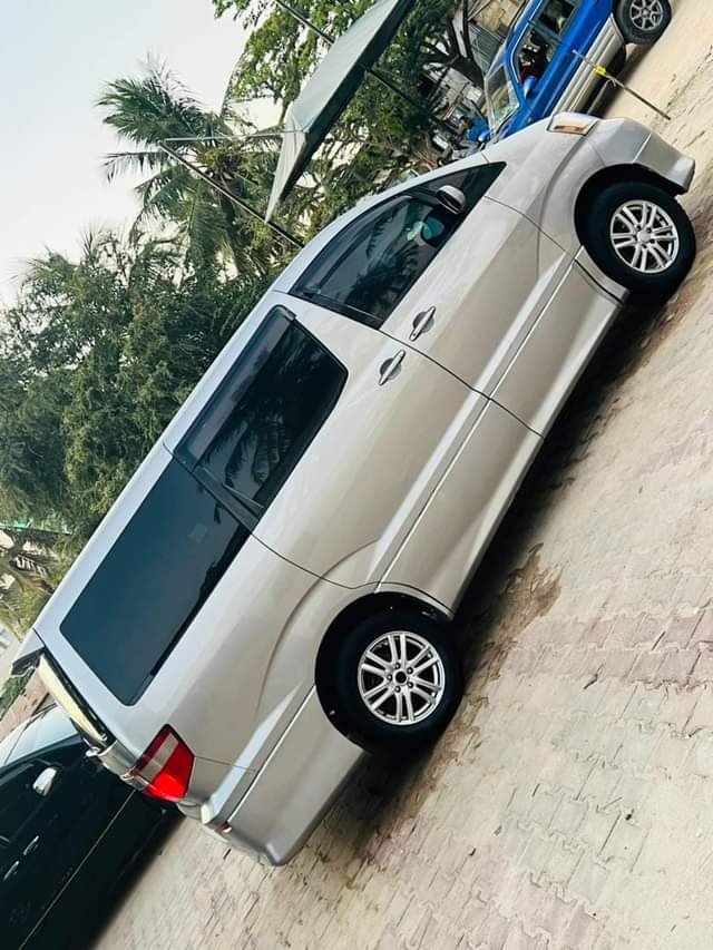 A picture of TOYOTA ALPHARD