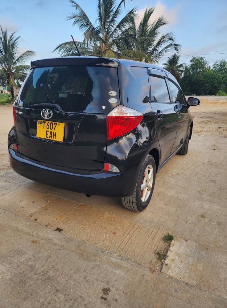 A picture of Toyota Ractis new model