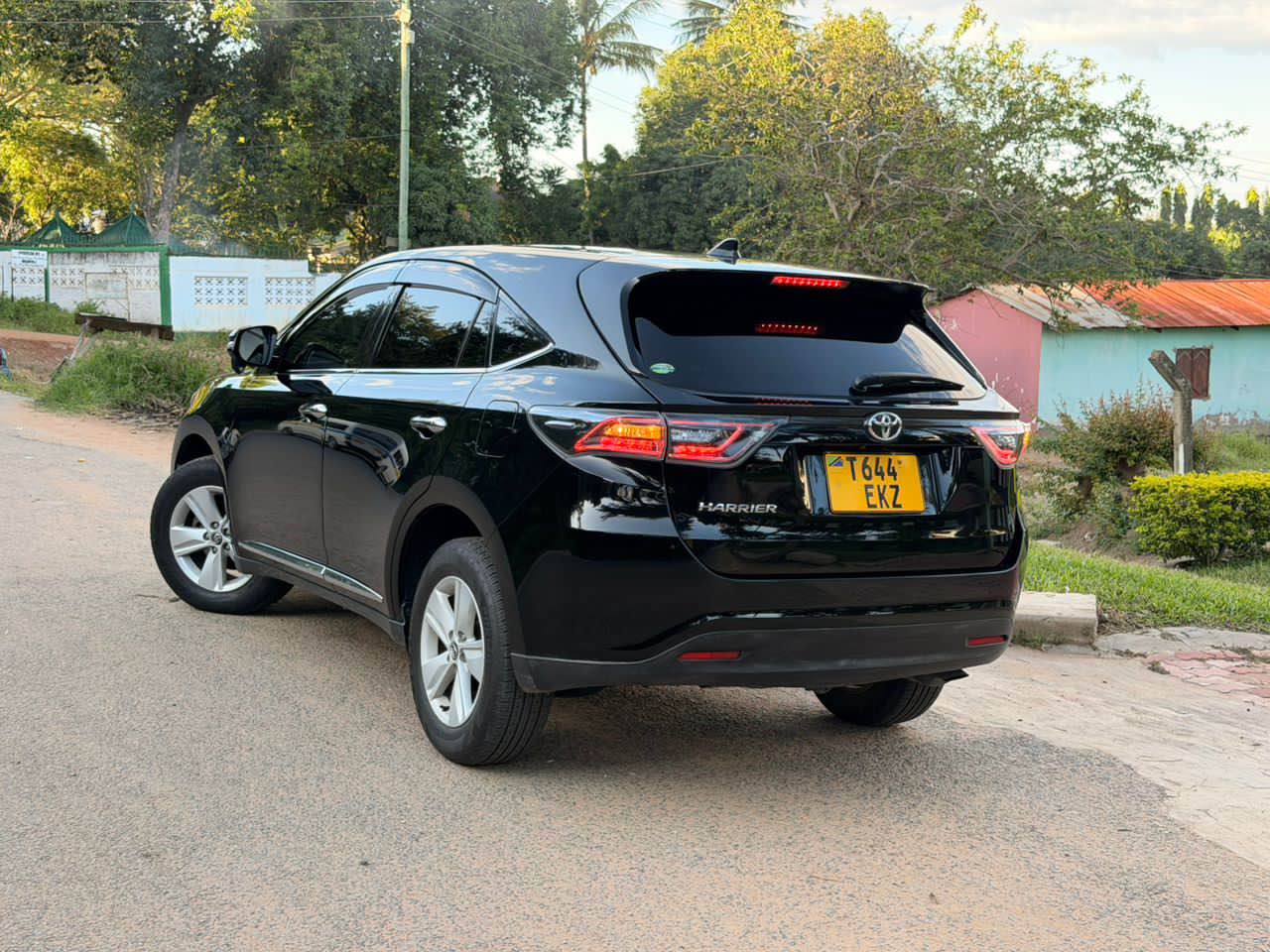 A picture of Toyota HARRIER ANACONDA