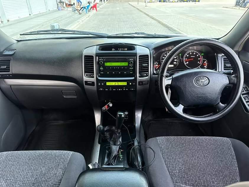 A picture of WhatsApp call 2557 6248 3424 2010 LAND CRUISER PRADO TX