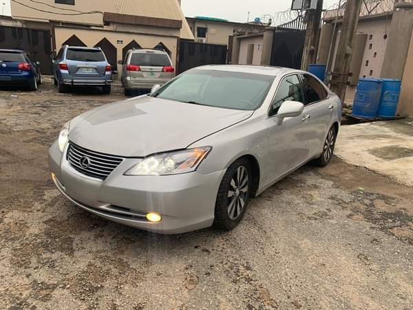 A picture of Lexus ES350 2007 model Clean and shape Contact call or