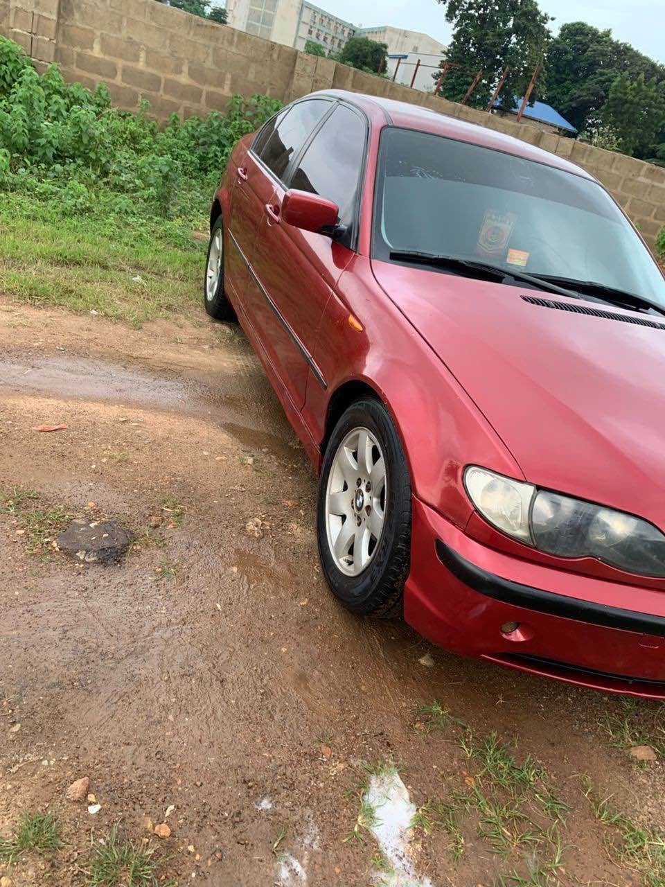 A picture of BMW 323i