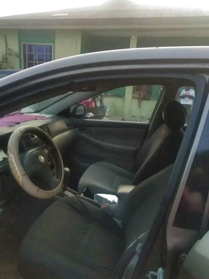 A picture of Toyota Corolla 04