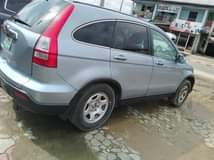 A picture of Honda CR V 2006 model Ac is chilling Engine and