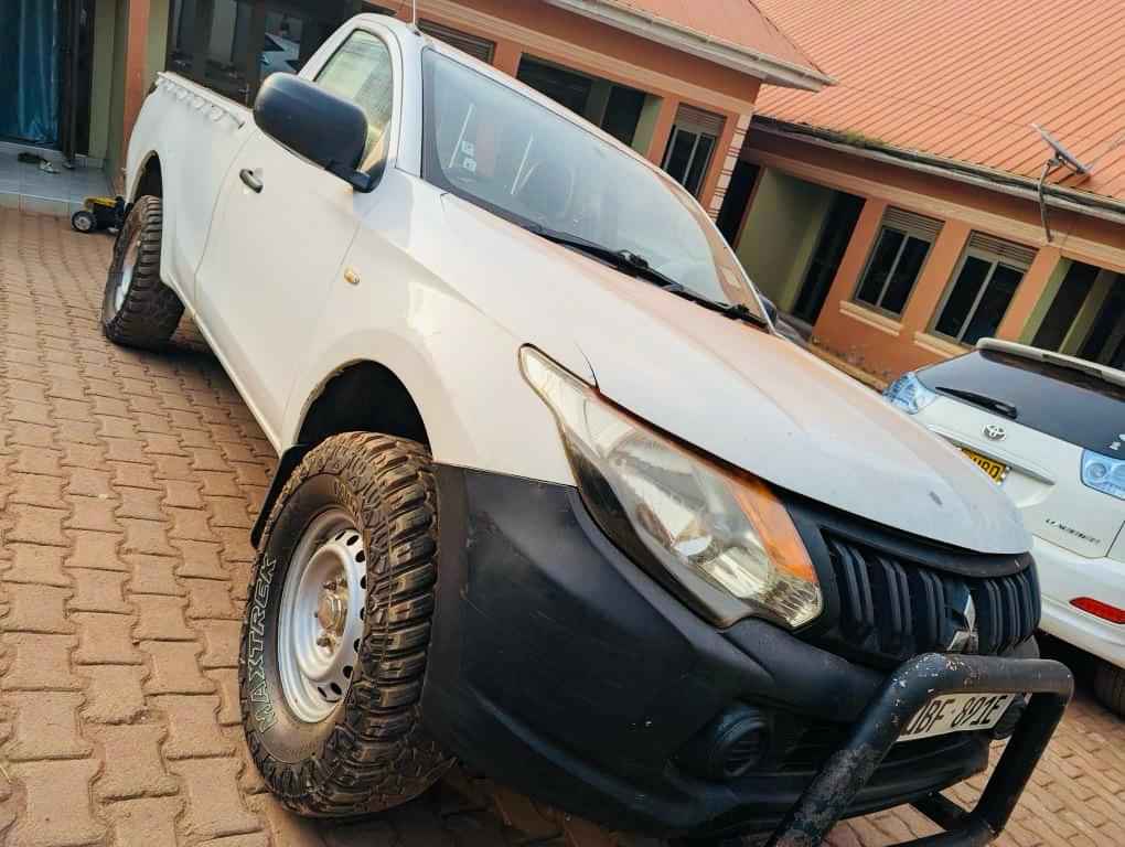 A picture of Mitsubishi L200 single cabin
