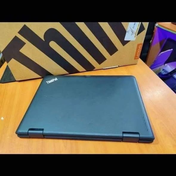 A picture of LENOVO THINKPAD Yoga 11e ram 8gb 128 ssd X360 Touch