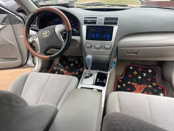 A picture of REGD 2010 TOYOTA CAMRY LE