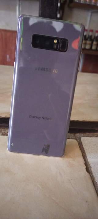 A picture of Samsung note 8