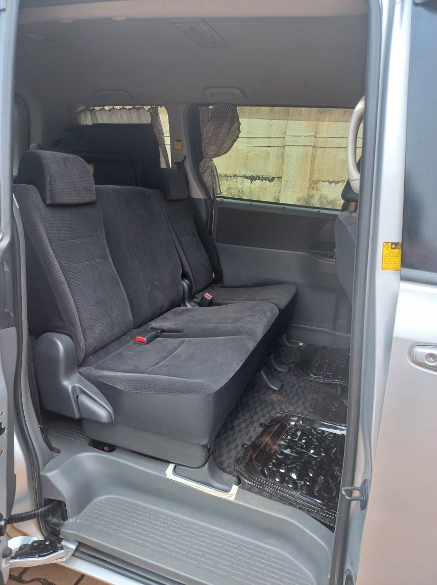 A picture of Toyota Noah