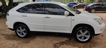 A picture of Toyota Harrier 2007model