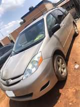 A picture of Toyota Sienna 2006