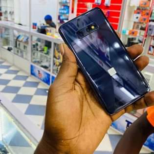A picture of Samsung S10e