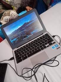 A picture of Asus chromebook min