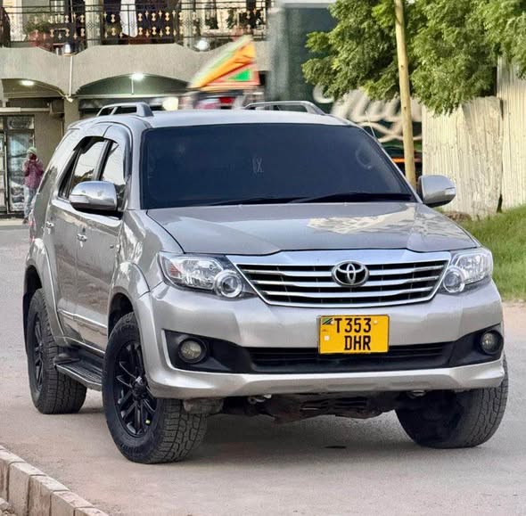 A picture of TOYOTA FORTUNER 0714058883