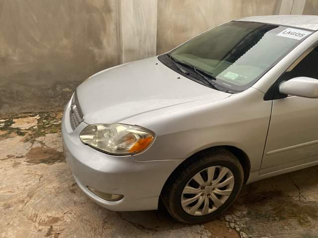 A picture of 2005 Toyota corolla