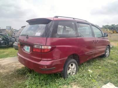 A picture of 2004 Toyota Previa