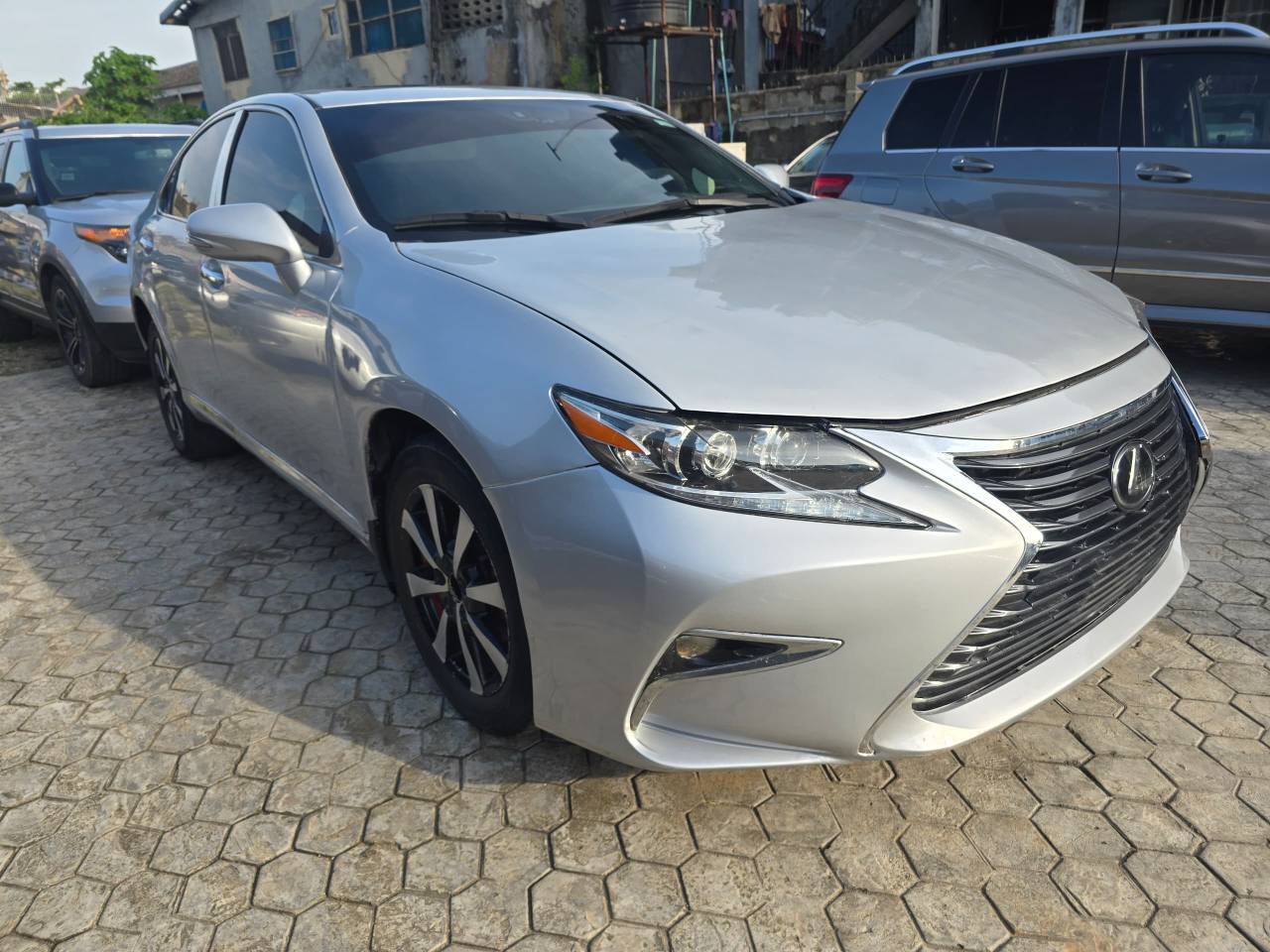 A picture of Lexus ES350 Ungraded to 2018