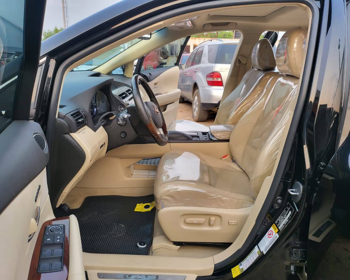 A picture of Foreign used tukubor RX 350 2015 model buy nd drive