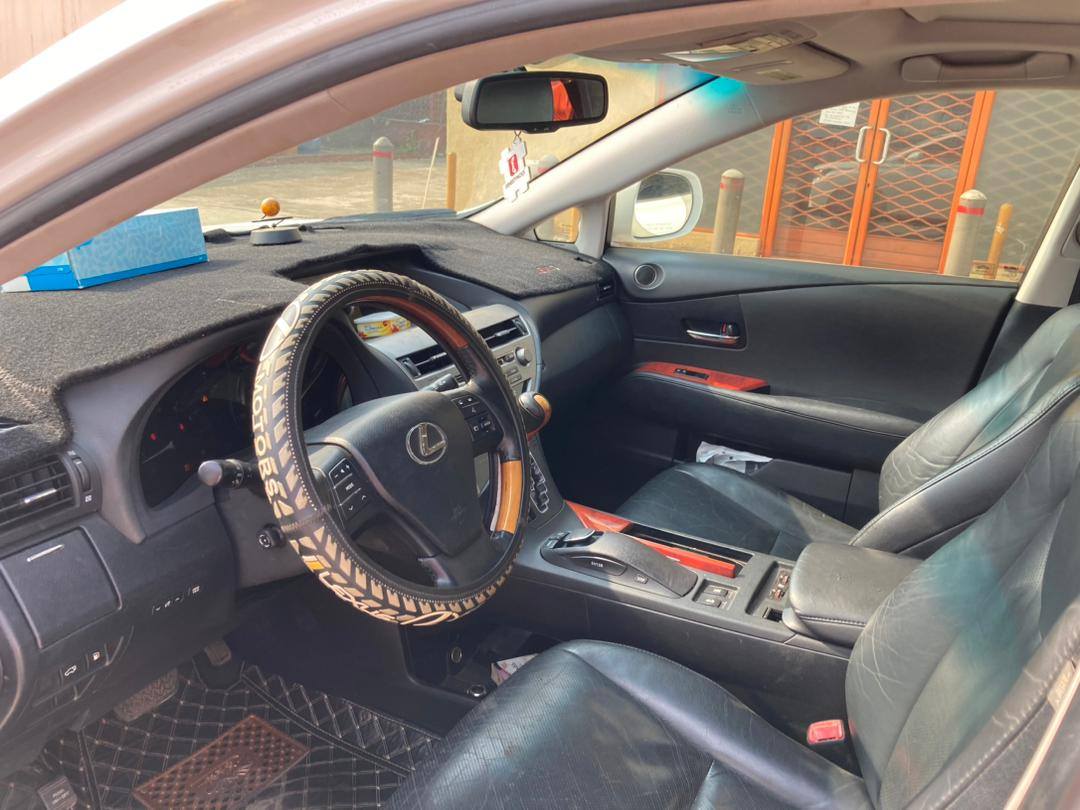 A picture of LEXUS RX350 2010 CLEAN REGISTER