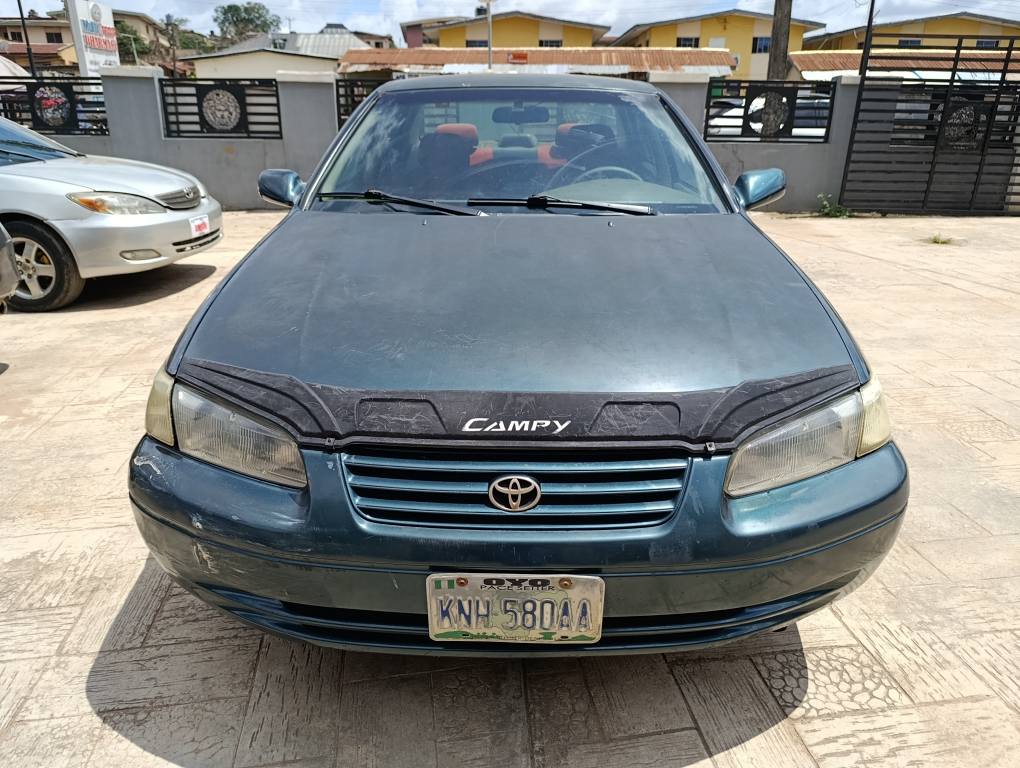 A picture of Toyota Camry 2000