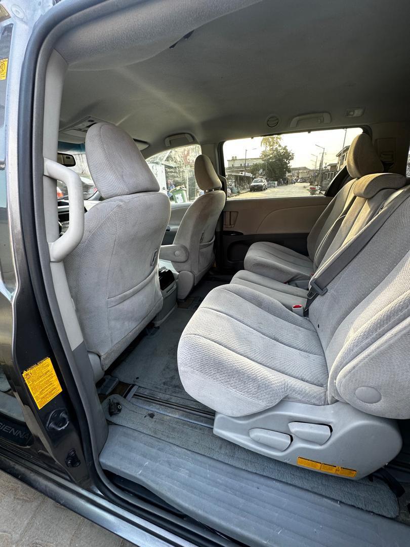 A picture of Toyota Sienna