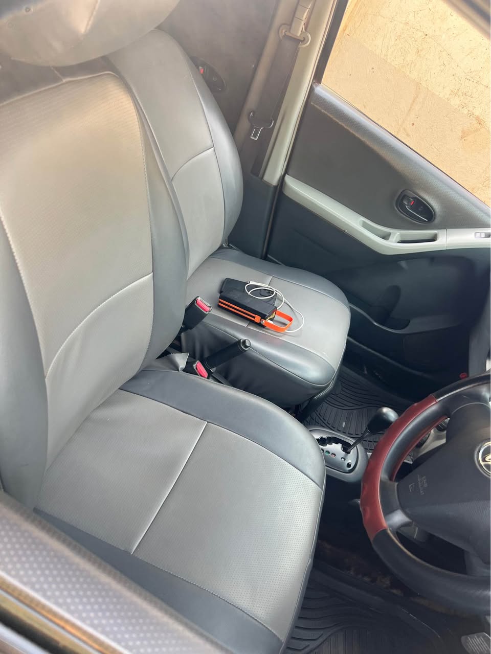 A picture of Vitz 1 3cc at 9 5m call 0703457898