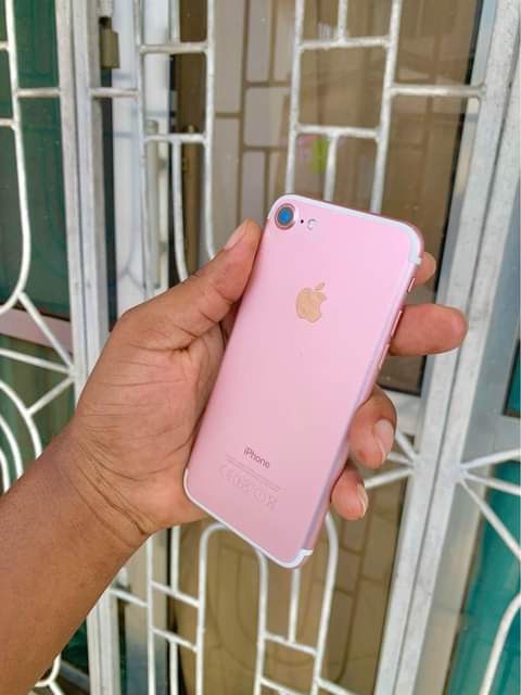 A picture of iPhone 7 128GB