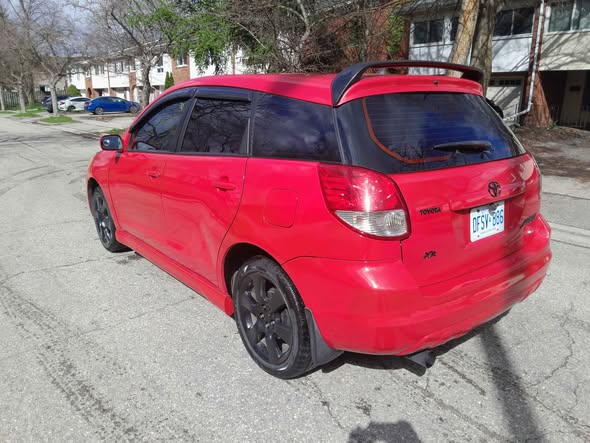 A picture of 2004 Toyota matrix
