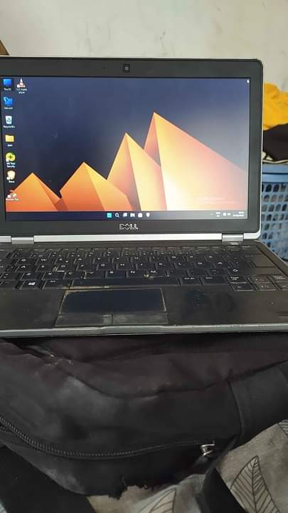 A picture of Dell laptop